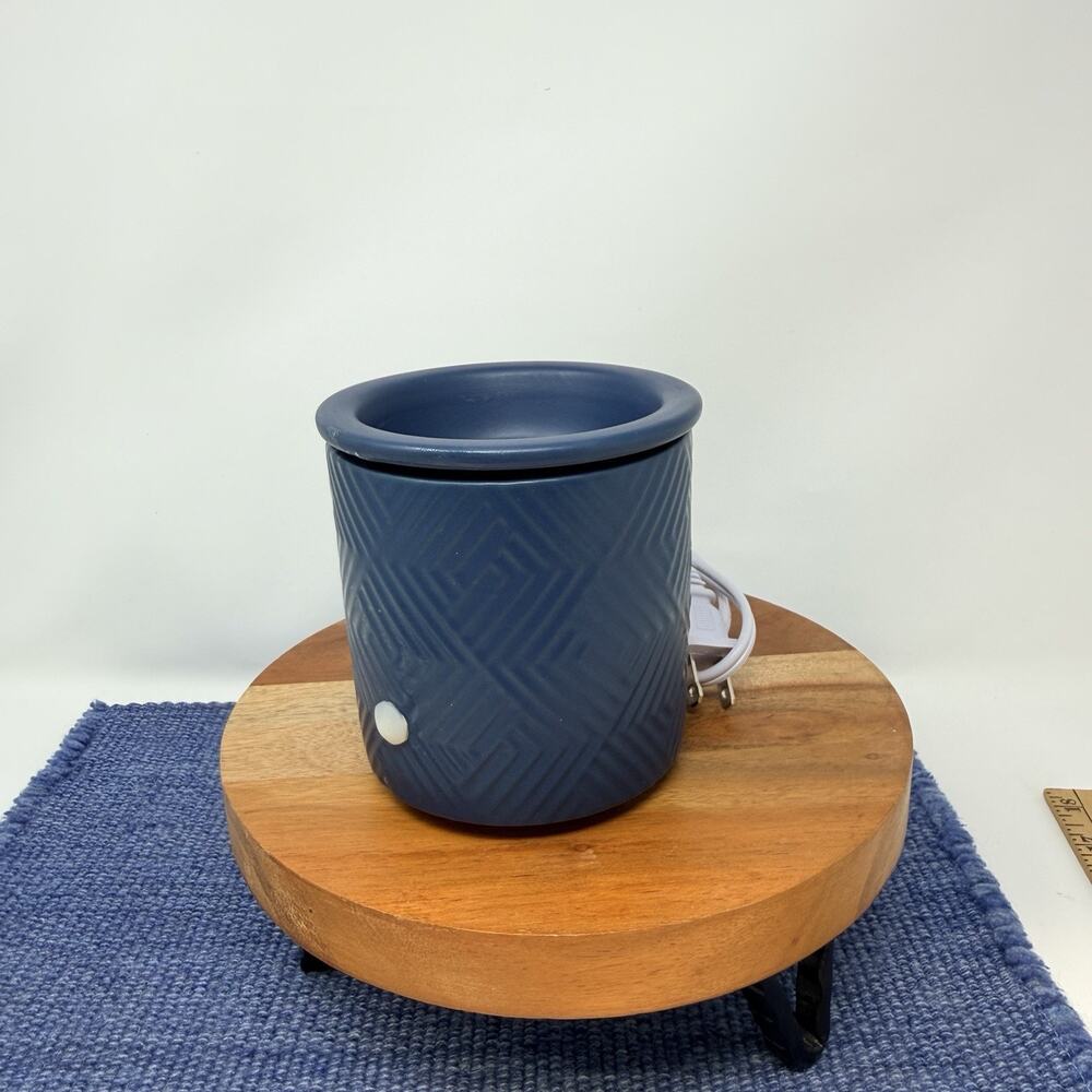 Electric Wall Plug-In Ceramic Wax Melt Warmer, Blue Textured Aromatherapy
